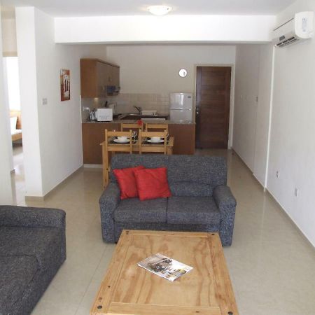 2 Bedroom Poolside Apartment E9 Пейя Экстерьер фото