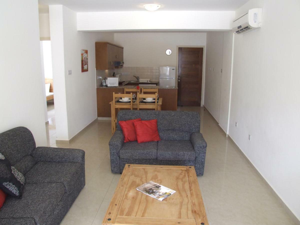2 Bedroom Poolside Apartment E9 Пейя Экстерьер фото