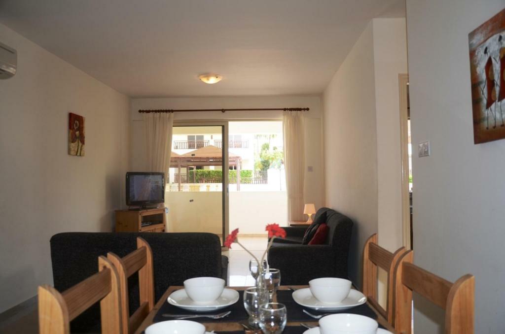 2 Bedroom Poolside Apartment E9 Пейя Экстерьер фото